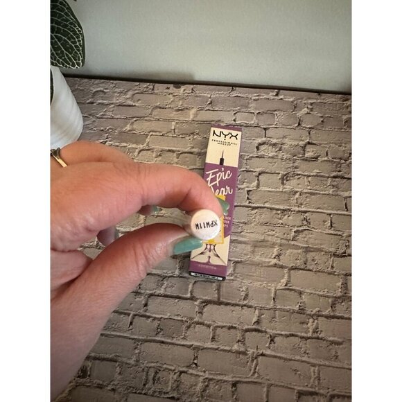 NYX Mini Eye Bundle - Epic Wear Lilac Eyeliner and green jumbo eye crayon - Picture 2 of 4